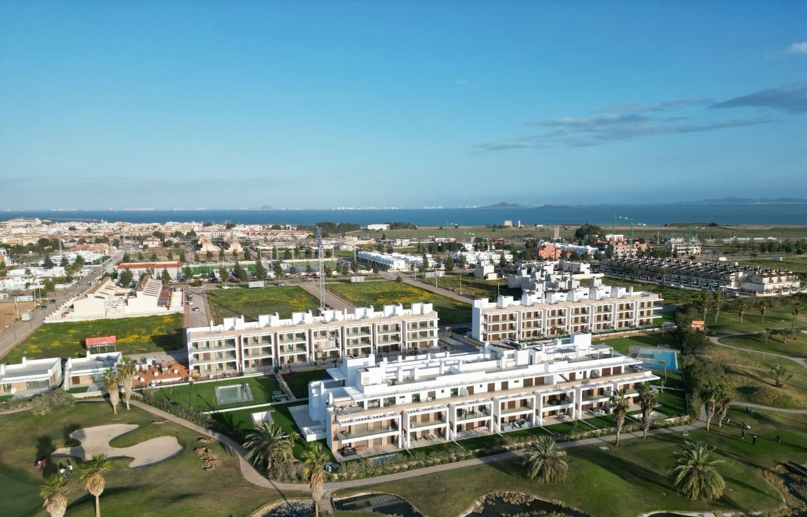 Het domein tussen de golfbaan en Los Alcázares, met zicht op de Mar Menor